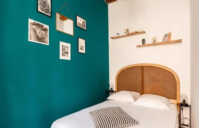 Appartement Authentique Situe En Plein Centre D'Antibes Antibes