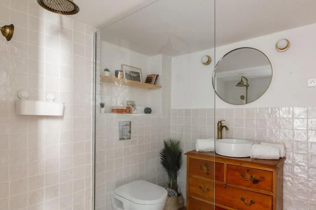 Appartement Authentique Situe En Plein Centre D'Antibes France