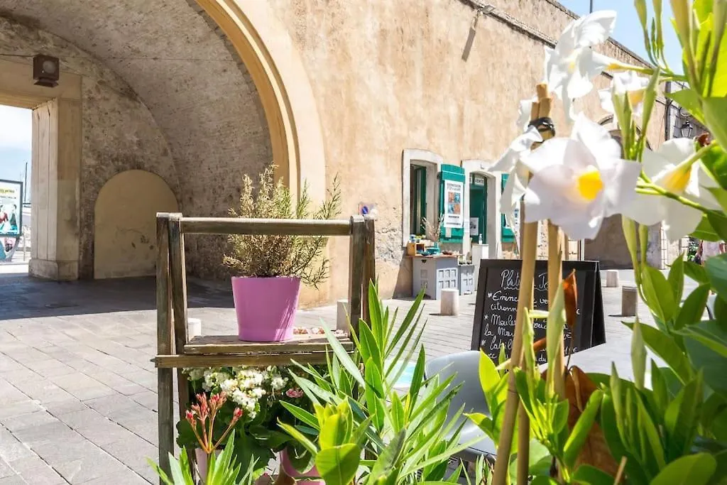 Apartment Appartement Authentique Situe En Plein Centre D'Antibes France